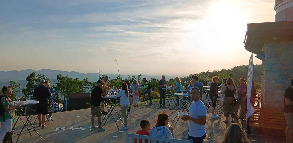 Osservazione dell'Eclissi Parziale di Sole con Aperitivo